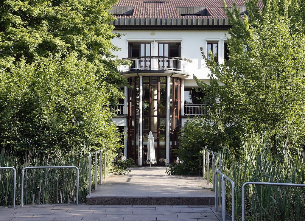 Tagungs- Und Bildungszentrum Steinbach/Taunus Steinbach im Taunus Exterior photo